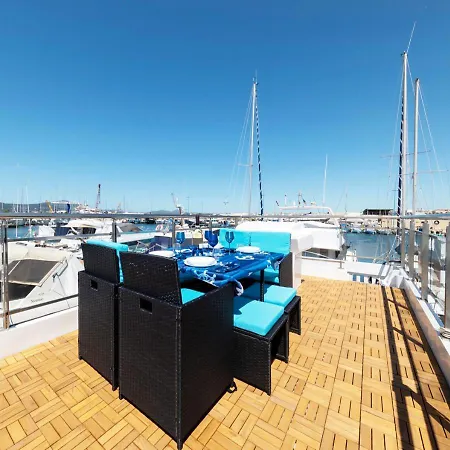 Paradise Blue Houseboat بوتيل *