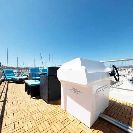 Houseboat Blue Zone Botel