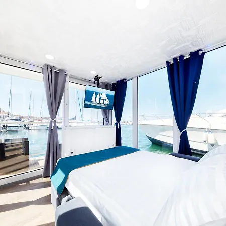 بوتيل Paradise Blue Houseboat ألغيرو