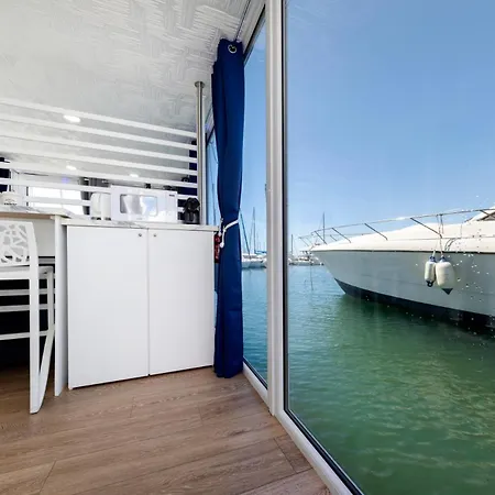 Houseboat Blue Zone Båthotell