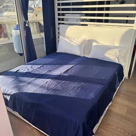 بوتيل Paradise Blue Houseboat